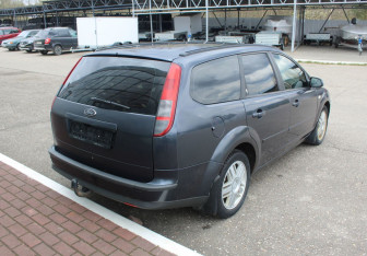 Подержанный автомобиль Ford Focus Wagon 2006 года (7 фото)