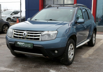 Подержанный автомобиль Renault Duster 2014 года (3 фото)