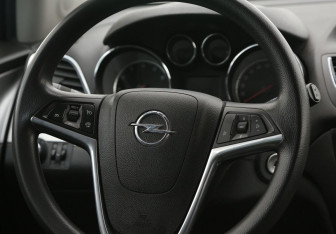 Подержанный автомобиль Opel Mokka 2014 года (16 фото)