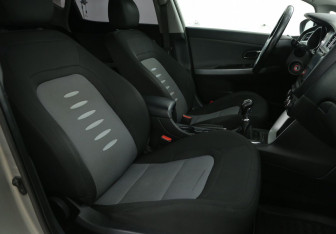 Подержанный автомобиль Kia Ceed Hatchback 2012 года (10 фото)