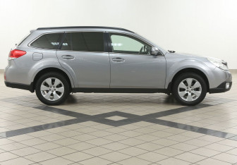 Подержанный автомобиль Subaru Outback Wagon 2010 года (5 фото)