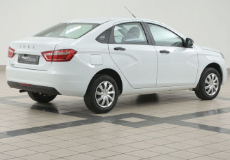 Подержанный автомобиль LADA (ВАЗ) Vesta Sedan 2019 года (4 фото)