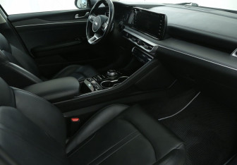 Подержанный автомобиль Kia K5 2020 года (19 фото)