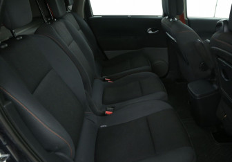 Подержанный автомобиль Renault Scenic 2008 года (11 фото)
