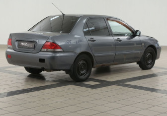 Подержанный автомобиль Mitsubishi Lancer Sedan 2006 года (4 фото)