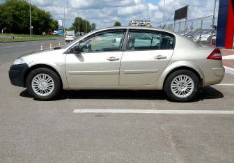 Подержанный автомобиль Renault Megane Sedan 2007 года (8 фото)
