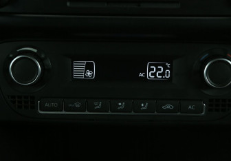 Подержанный автомобиль Volkswagen Polo Sedan 2012 года (17 фото)