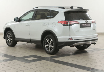 Подержанный автомобиль Toyota RAV4 2018 года (2 фото)