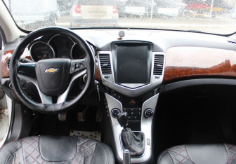 Подержанный автомобиль Chevrolet Cruze Sedan 2012 года (13 фото)