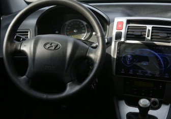 Подержанный автомобиль Hyundai Tucson 2008 года (14 фото)
