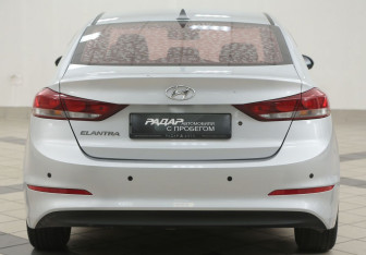 Подержанный автомобиль Hyundai Elantra Sedan 2017 года (3 фото)