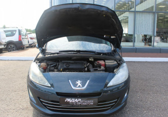 Подержанный автомобиль Peugeot 408 2013 года (15 фото)