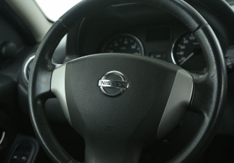 Подержанный автомобиль Nissan Terrano 2015 года (16 фото)