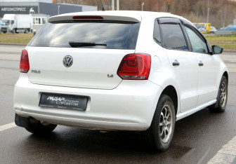 Подержанный автомобиль Volkswagen Polo Hatchback 2010 года (6 фото)