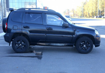 Подержанный автомобиль Chevrolet Niva 2013 года (7 фото)