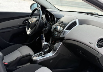 Подержанный автомобиль Chevrolet Cruze Hatchback 2014 года (6 фото)