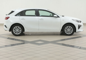 Подержанный автомобиль Kia Ceed Hatchback 2018 года (5 фото)