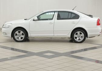 Подержанный автомобиль Skoda Octavia Liftback 2011 года (7 фото)