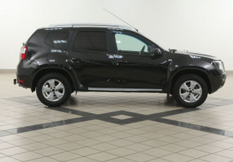 Подержанный автомобиль Nissan Terrano 2015 года (5 фото)