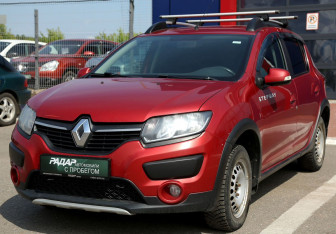 Подержанный автомобиль Renault Sandero 2017 года (3 фото)