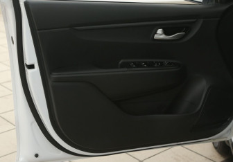 Подержанный автомобиль Kia Rio Hatchback 2021 года (21 фото)