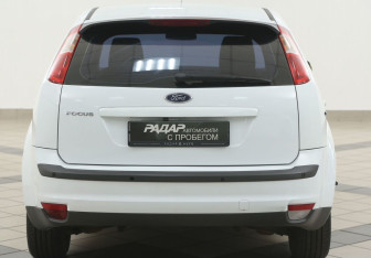Подержанный автомобиль Ford Focus Hatchback 2008 года (3 фото)