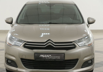 Подержанный автомобиль Citroen C4 Hatchback 2012 года (6 фото)