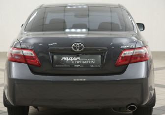 Подержанный автомобиль Toyota Camry Sedan 2008 года (3 фото)