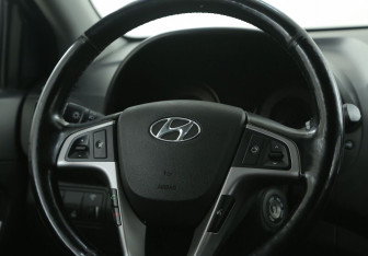 Подержанный автомобиль Hyundai Solaris Sedan 2014 года (16 фото)