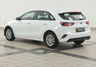 Подержанный автомобиль Kia Ceed Hatchback 2018 года (2 фото)