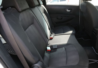Подержанный автомобиль Nissan Qashqai+2 2011 года (11 фото)