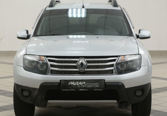 Подержанный автомобиль Renault Duster 2012 года (6 фото)
