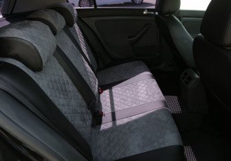 Подержанный автомобиль Volkswagen Golf Hatchback 2008 года (11 фото)