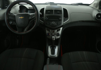 Подержанный автомобиль Chevrolet Aveo Sedan 2014 года (12 фото)