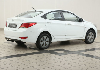 Подержанный автомобиль Hyundai Solaris Sedan 2014 года (4 фото)
