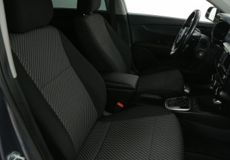 Подержанный автомобиль Kia Rio Sedan 2018 года (10 фото)