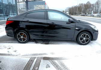 Подержанный автомобиль Hyundai Solaris Sedan 2013 года (7 фото)