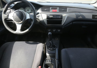Подержанный автомобиль Mitsubishi Lancer Sedan 2006 года (12 фото)