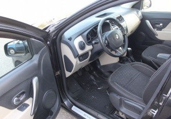 Подержанный автомобиль Renault Logan Sedan 2014 года (15 фото)