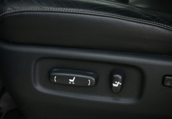 Подержанный автомобиль Toyota Land Cruiser Suv 2013 года (19 фото)