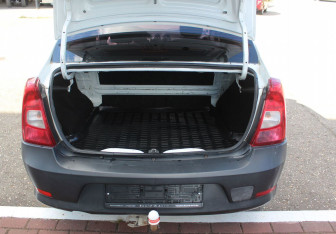 Подержанный автомобиль Renault Logan Sedan 2012 года (12 фото)