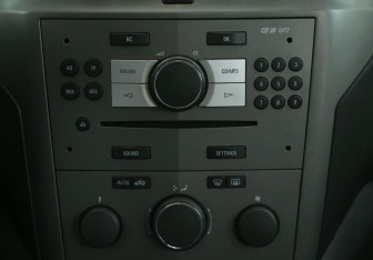 Подержанный автомобиль Opel Zafira Compactvan 2007 года (15 фото)