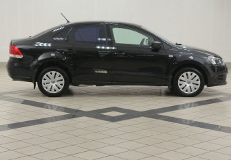 Подержанный автомобиль Volkswagen Polo Sedan 2013 года (5 фото)