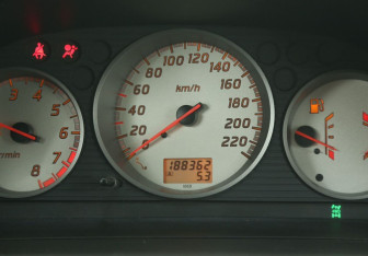 Подержанный автомобиль Nissan X-Trail 2003 года (19 фото)