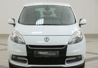 Подержанный автомобиль Renault Scenic 2012 года (6 фото)
