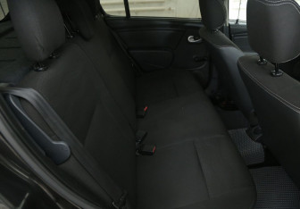 Подержанный автомобиль Renault Sandero 2011 года (11 фото)