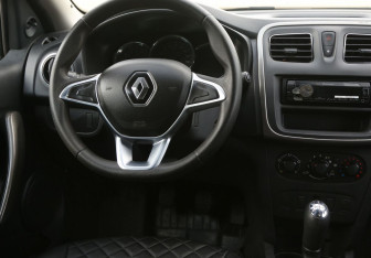 Подержанный автомобиль Renault Logan Sedan 2018 года (14 фото)