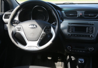 Подержанный автомобиль Kia Rio Sedan 2015 года (11 фото)