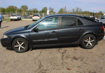 Подержанный автомобиль Renault Laguna Liftback 2007 года (4 фото)