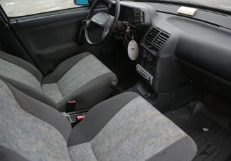 Подержанный автомобиль LADA (ВАЗ) 2111 2002 года (9 фото)